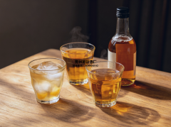 小酒坊加果酒品类：买基酒勾调还是来料